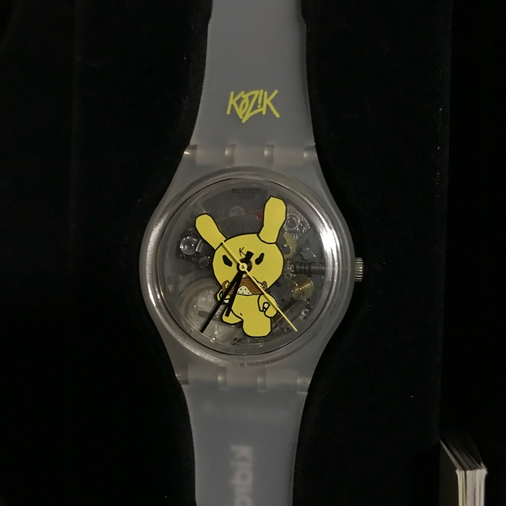 RARE KID ROBOT x SWATCH COLLAB WATCH - Picture 2 of 4